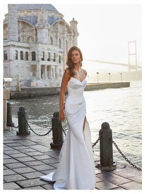 Gigi Wedding Dress Milla Nova NEVER worn or altered